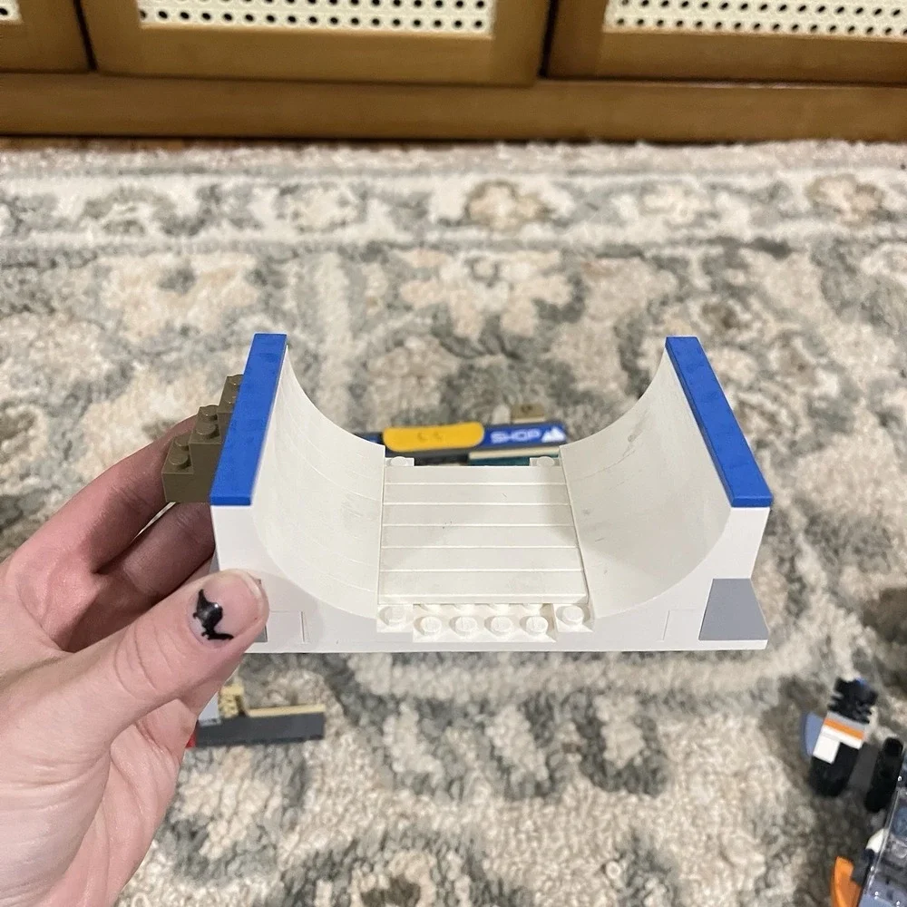 LEGO CITY: Ski Resort (60203) Incomplete For Parts - Picture 2 of 8